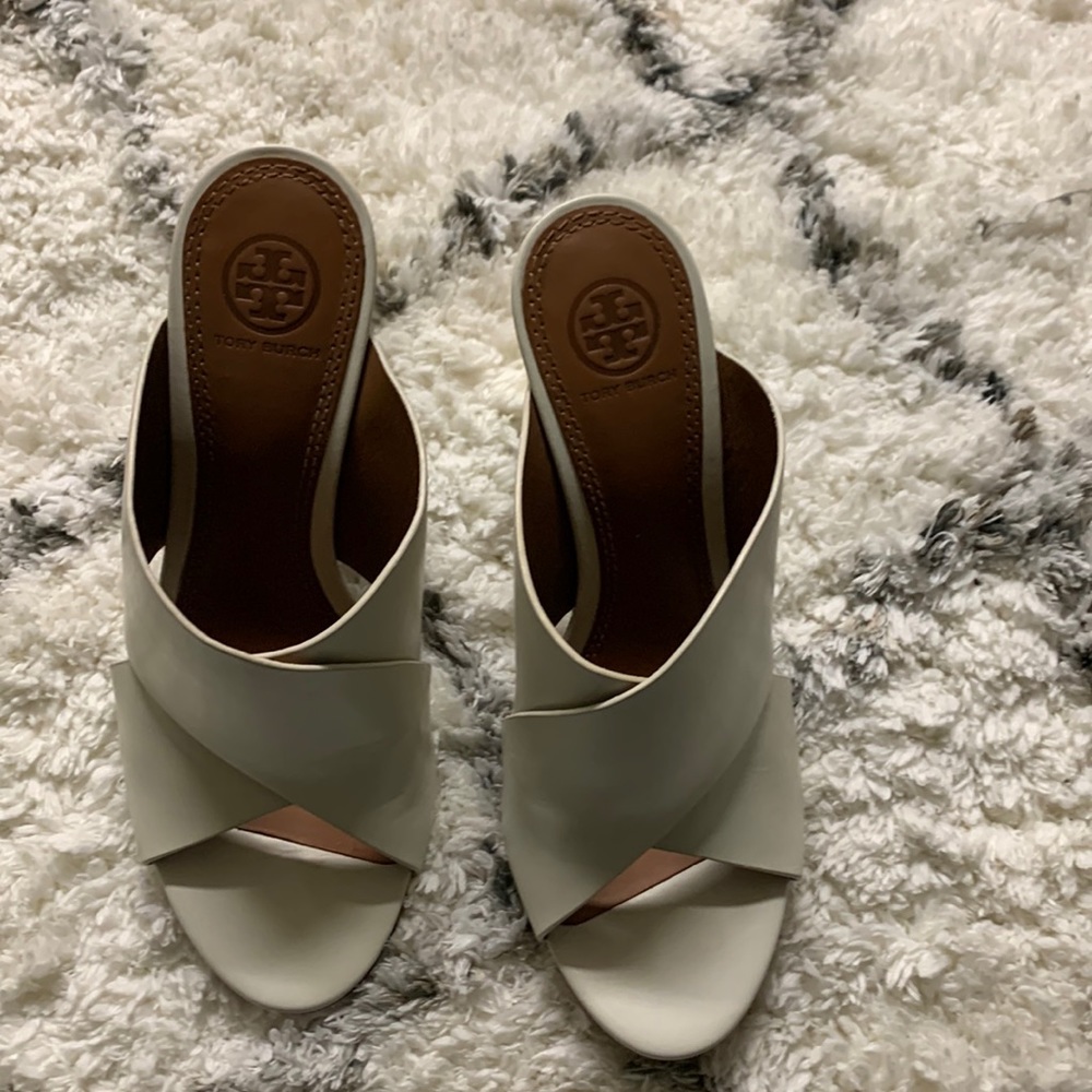 Tory Burch size 7 1/2m